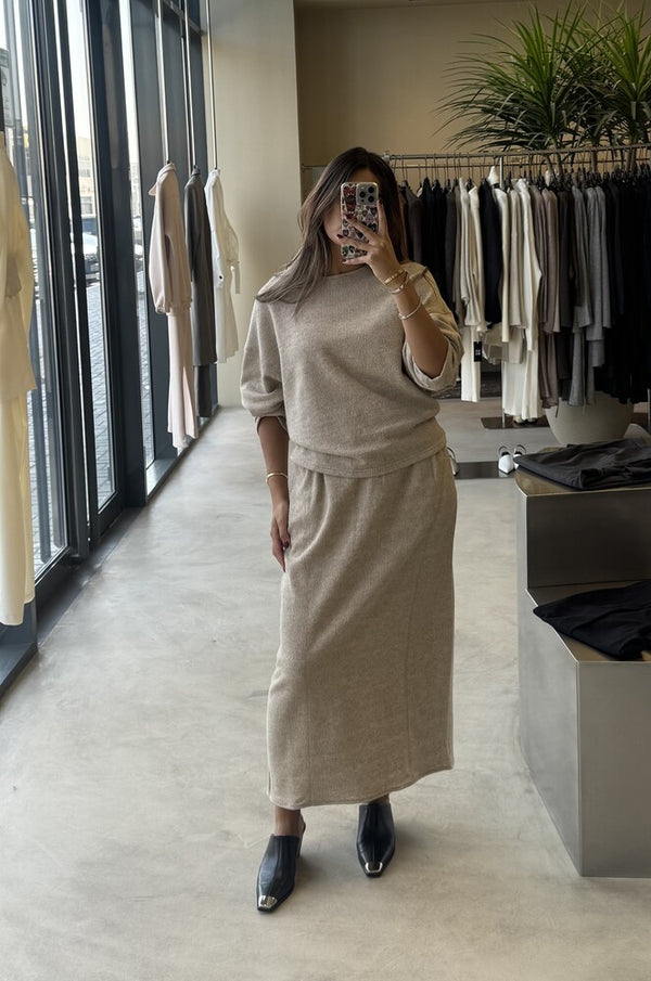 Round Neck Knitted Back Slit Skirt Set