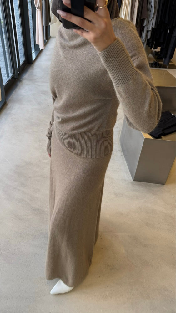 Knit Wide Straight Neckline 2PC Skirt Set