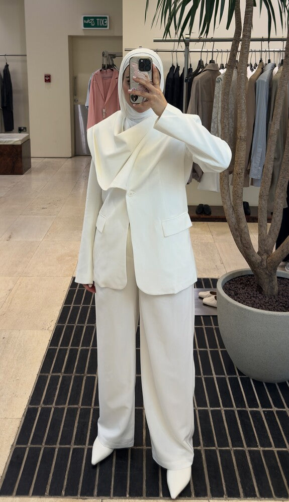 Built-in Scarf Suit