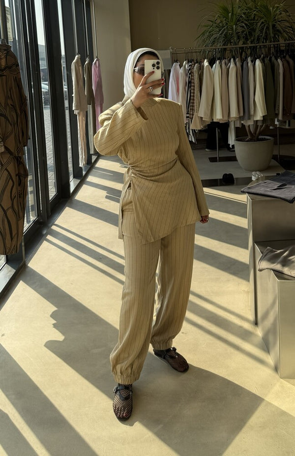 High-neckline Stripe Belted Set