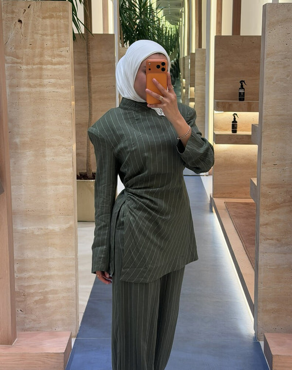High-neckline Stripe Belted Set