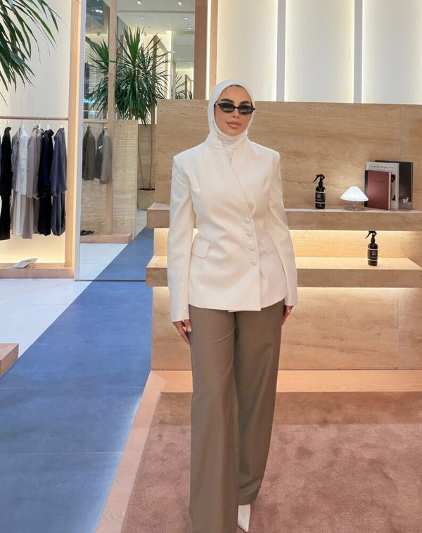 Button-side Asymmetric Blazer