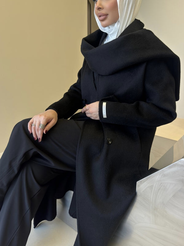 V-neck Woolen Coat w/ Scarfالسترات الخارجية / المعاطف