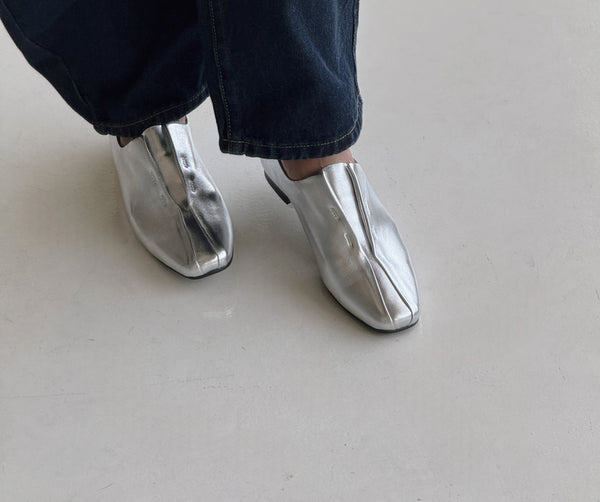 Slip on Leather Flat shoes حذاء