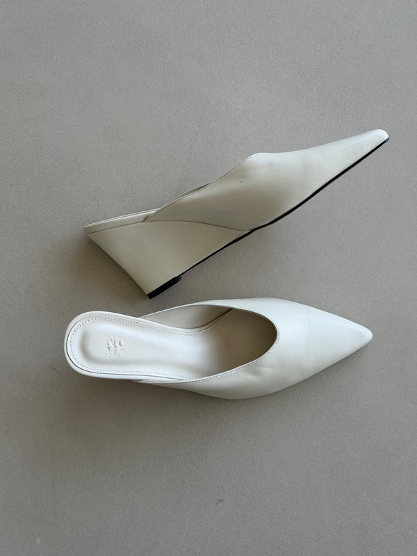 Pointed-toe Wedge Mules