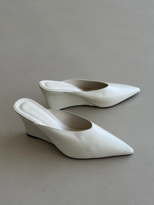 Pointed-toe Wedge Mules