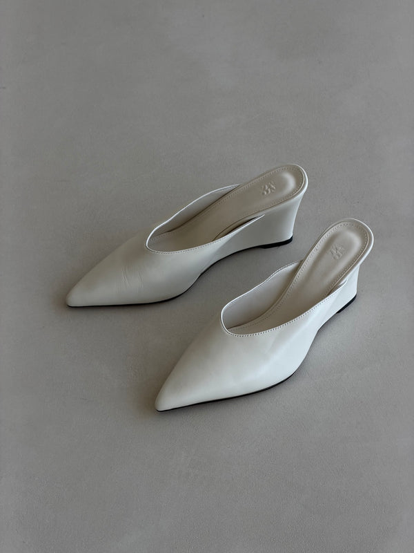Pointed-toe Wedge Mules