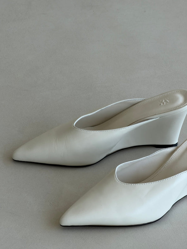 Pointed-toe Wedge Mules