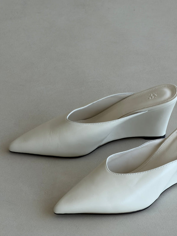Pointed-toe Wedge Mules