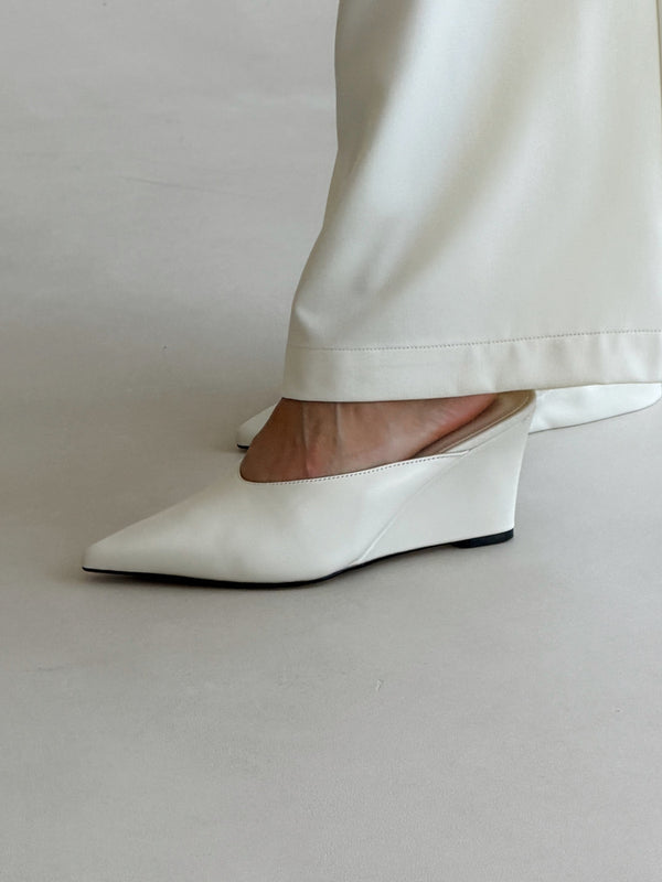 Pointed-toe Wedge Mules