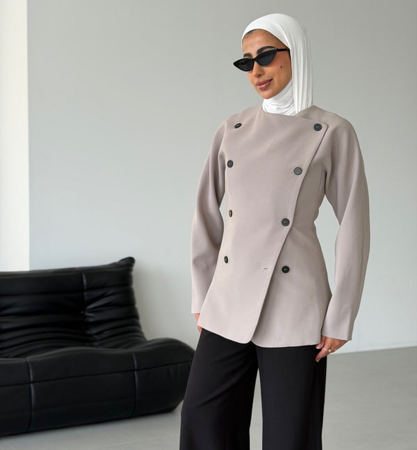 Parallel-buttoned boat Neck Blazer