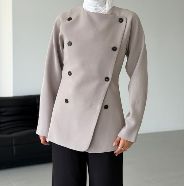 Parallel-buttoned boat Neck Blazer