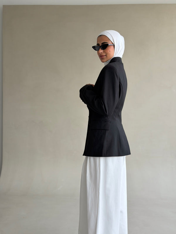 Button-side Asymmetric Blazer