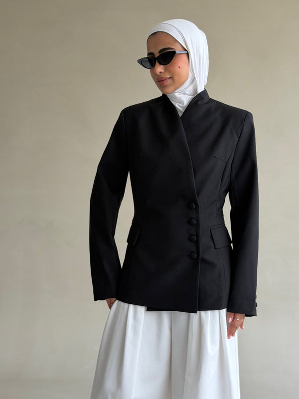 Button-side Asymmetric Blazer
