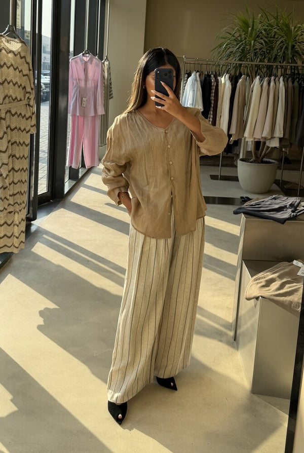 Roll-tab Sleeve Vneck Shirt