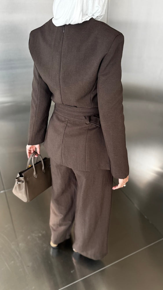 Buckle Belted Round Neck Set