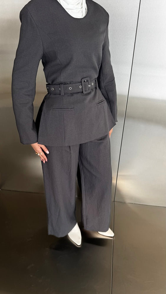 Buckle Belted Round Neck Set