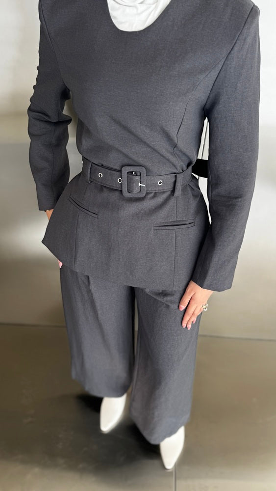 Buckle Belted Round Neck Set
