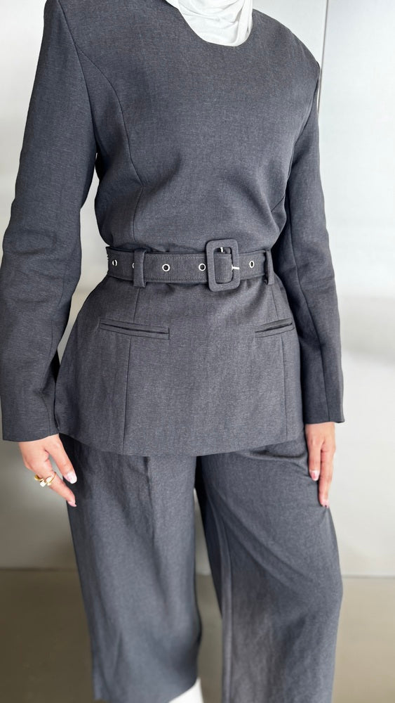Buckle Belted Round Neck Set