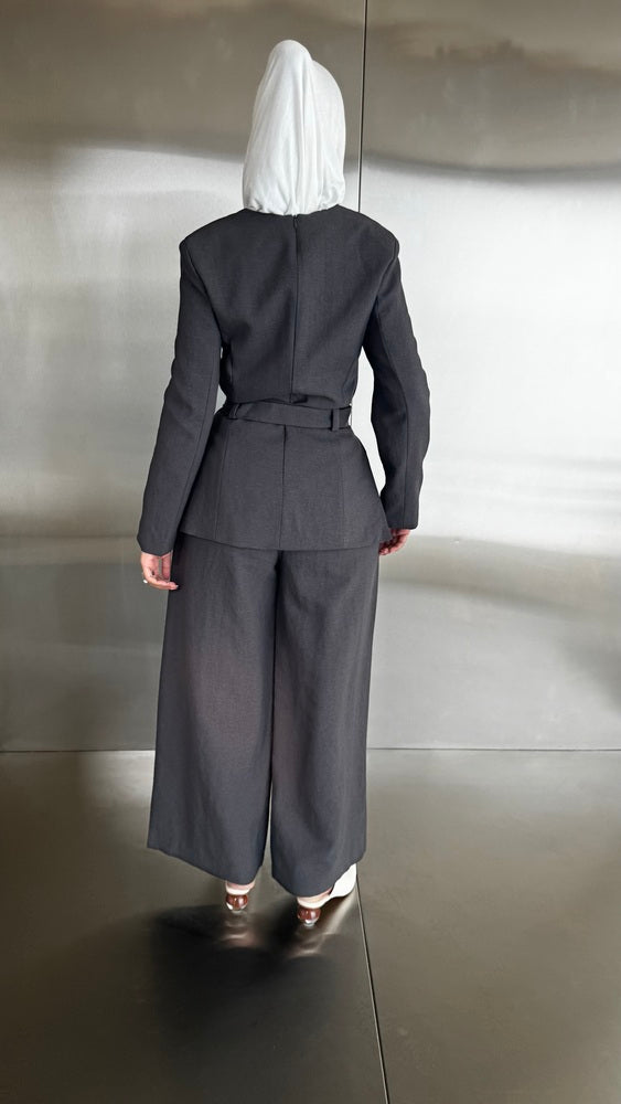 Buckle Belted Round Neck Set