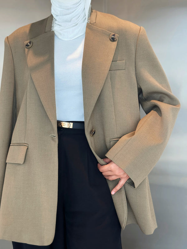 3 Buttoned Topstitched Blazer