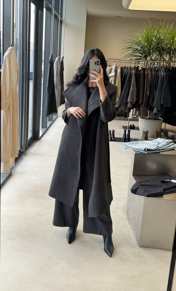 Woolen Gigantic Collar Coat w/ belt