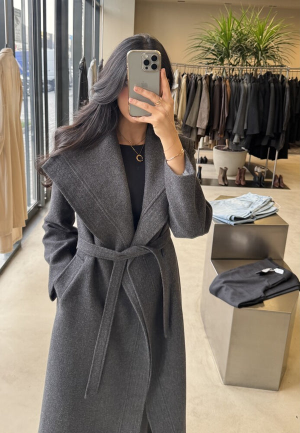 Woolen Gigantic Collar Coat w/ belt