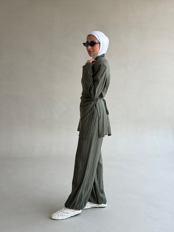 High-neckline Stripe Belted Set