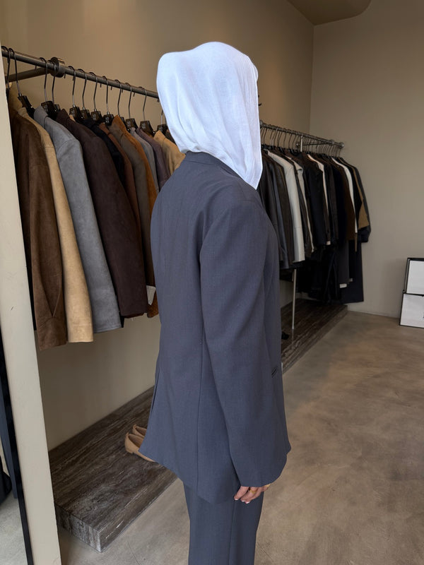 Minimal Tailored Open Suit