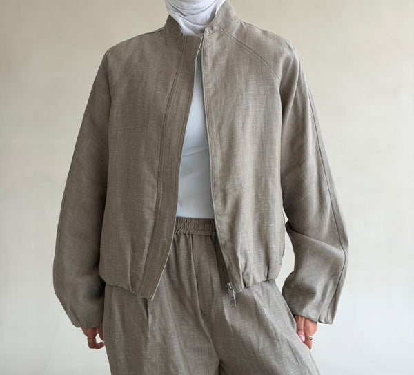 Short High-neck Jacket w/  Cuff Trousers