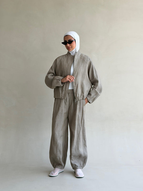 Short High-neck Jacket w/  Cuff Trousers