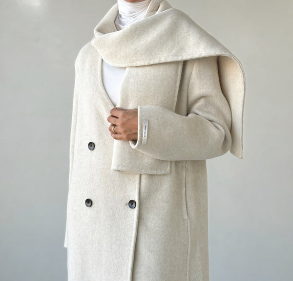 V-neck Woolen Coat w/ Scarfالسترات الخارجية / المعاطف