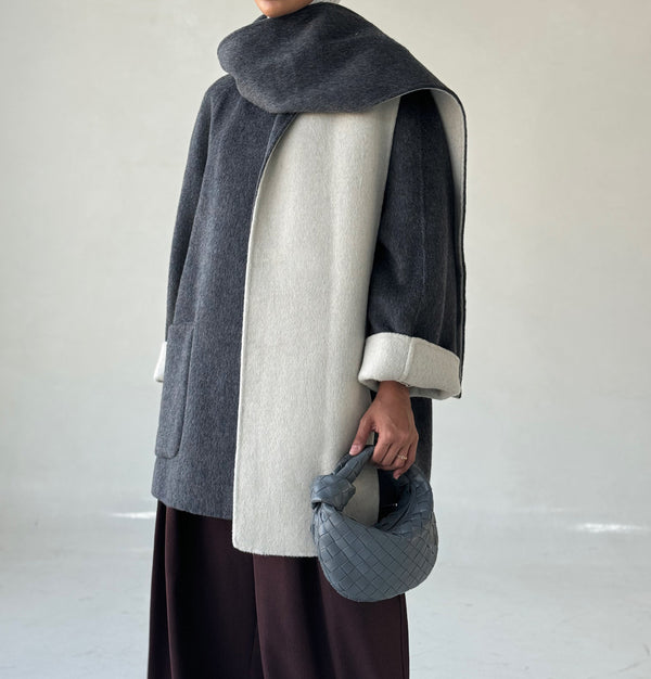 Double Sided Short Wool Coat w/ Scarfالسترات الخارجية / المعاطف