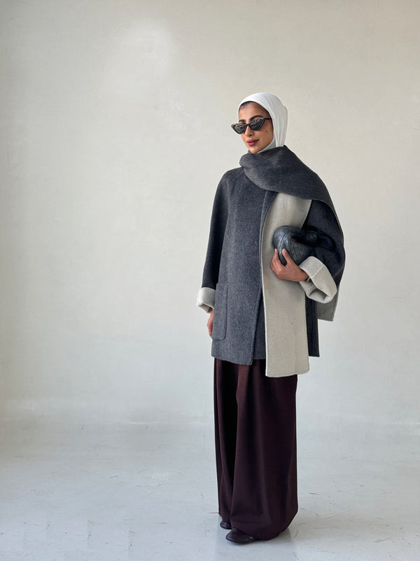 Double Sided Short Wool Coat w/ Scarfالسترات الخارجية / المعاطف