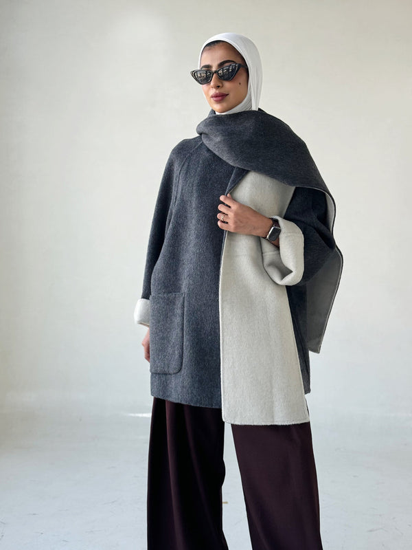 Double Sided Short Wool Coat w/ Scarfالسترات الخارجية / المعاطف