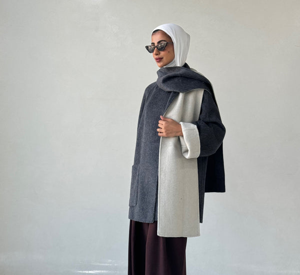 Double Sided Short Wool Coat w/ Scarfالسترات الخارجية / المعاطف