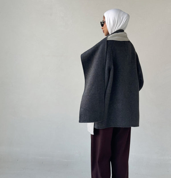 Double Sided Short Wool Coat w/ Scarfالسترات الخارجية / المعاطف