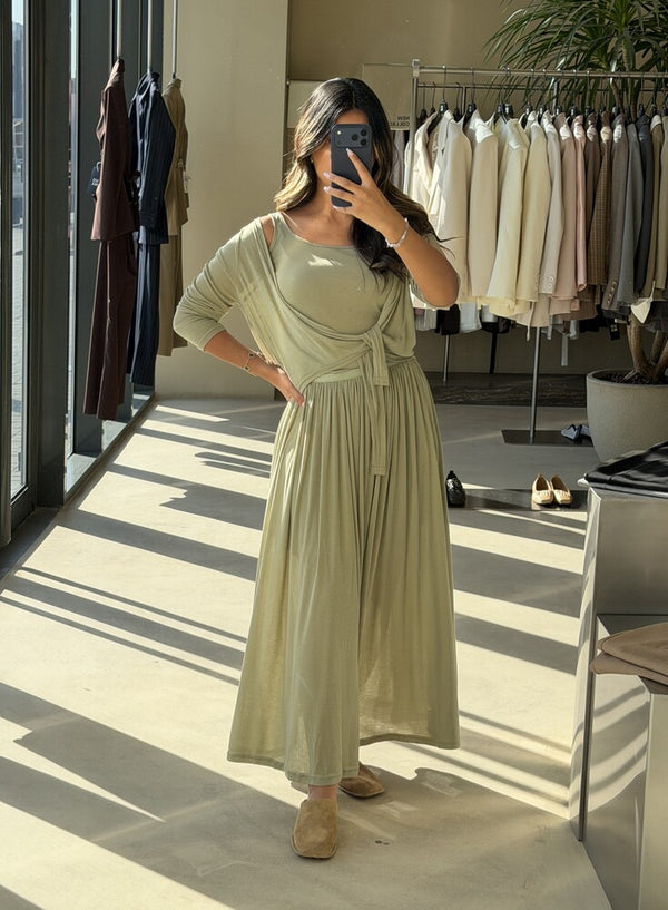 Tie-front cardigan & Maxi pleated Skirt