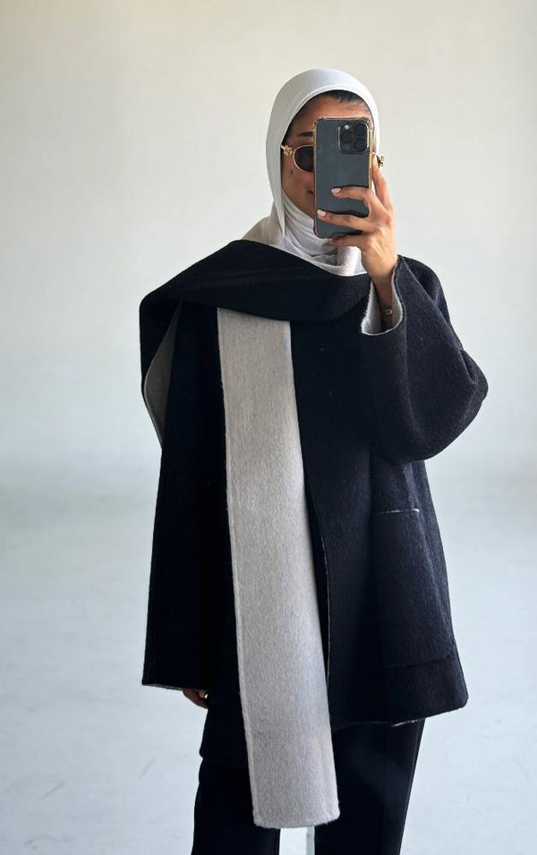 Double Sided Short Wool Coat w/ Scarfالسترات الخارجية / المعاطف