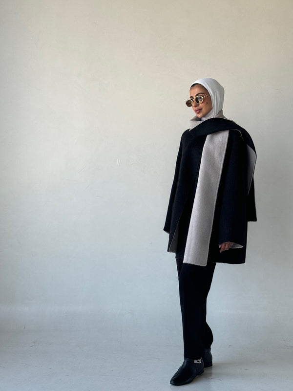 Double Sided Short Wool Coat w/ Scarfالسترات الخارجية / المعاطف