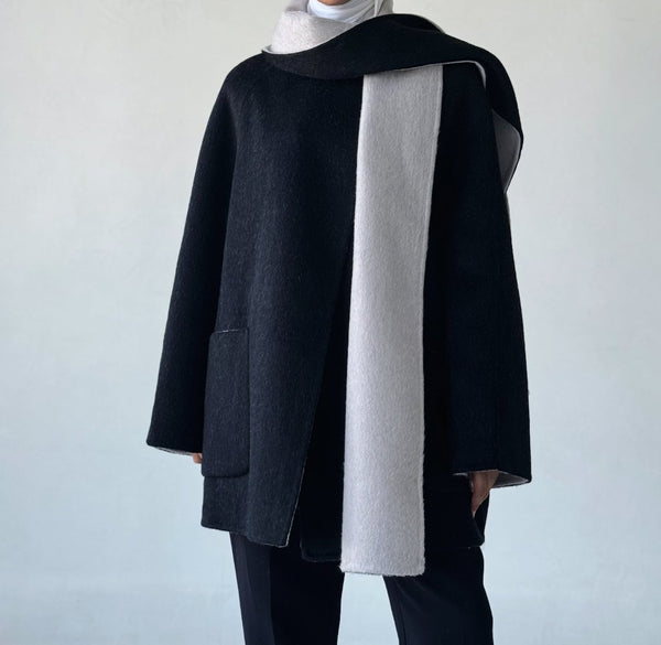 Double Sided Short Wool Coat w/ Scarfالسترات الخارجية / المعاطف