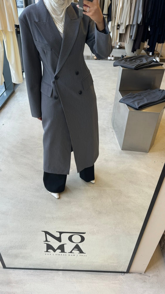 Brief Vintage Long Blazerالسترات الخارجية / البليزرات الطويلةX