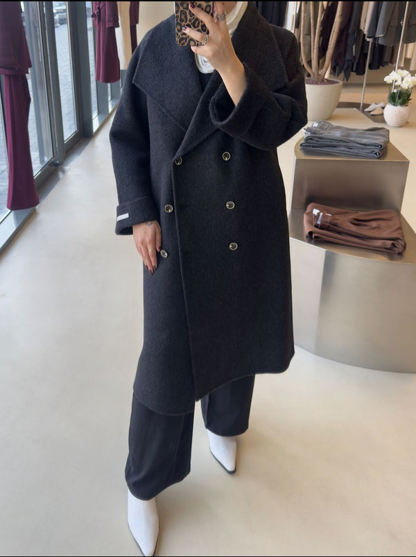 Buttoned Casual Wolen Coatالسترات الخارجية / المعاطف