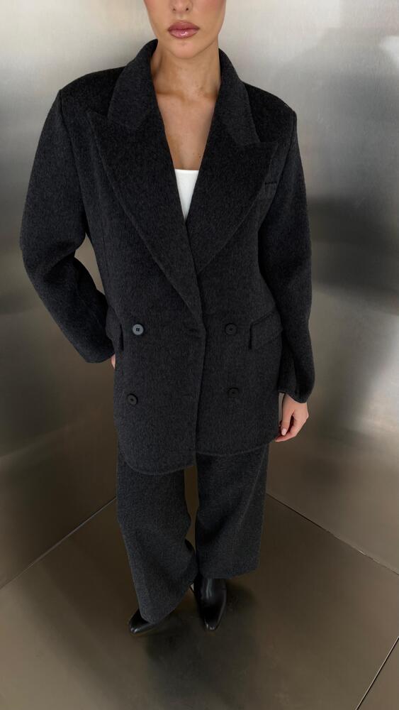 Wide Pointed Collared Jacket