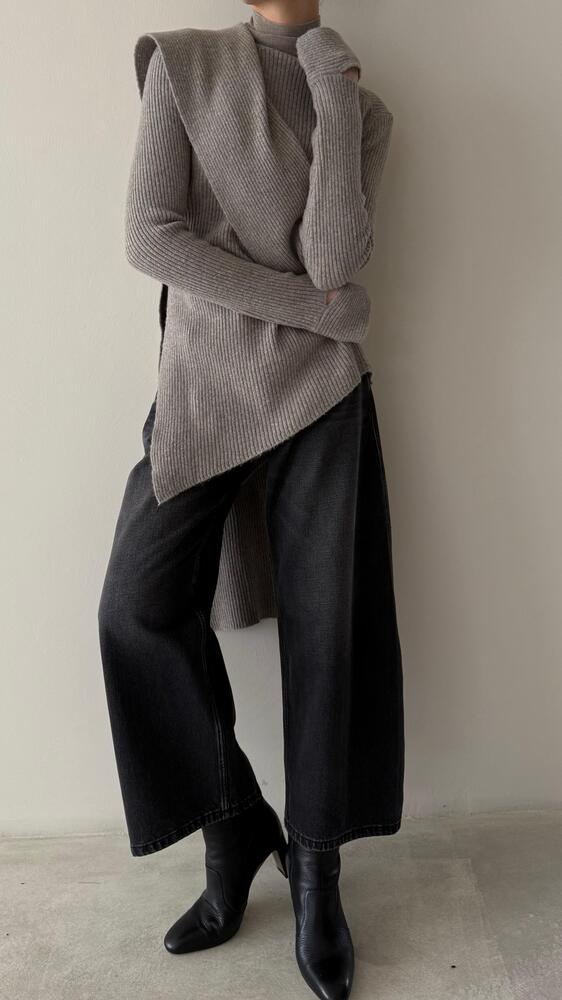 Side Slit Knitted Top w/ Scarf