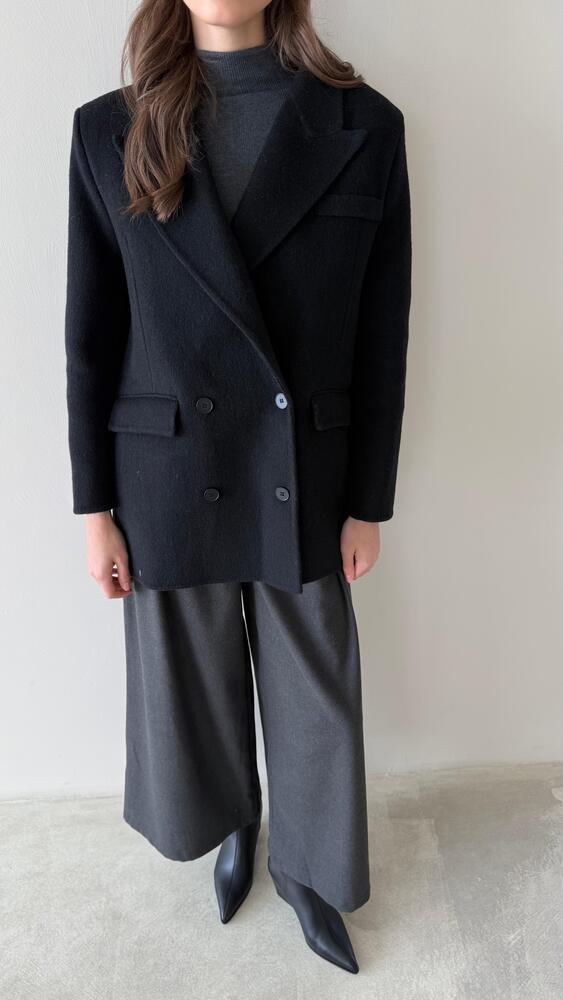Wide Pointed Collared Jacket