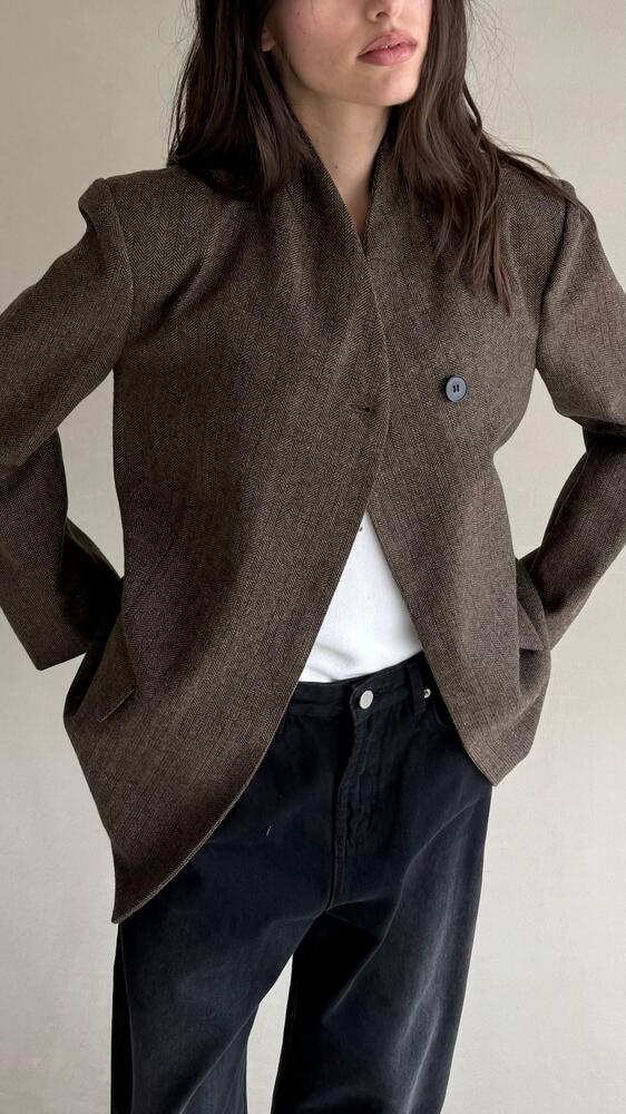 Close Neck  One-Button Blazer