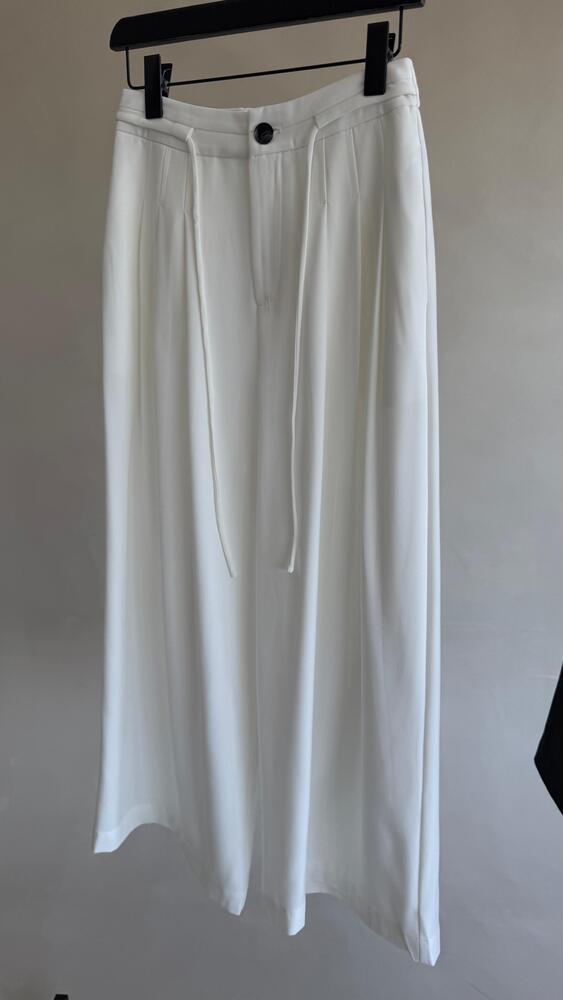 Pleated Lace-up Trousers