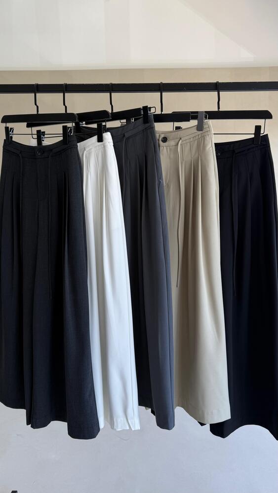 Pleated Lace-up Trousers