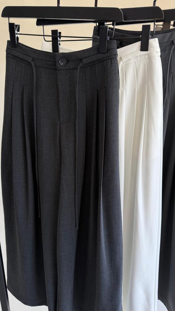 Pleated Lace-up Trousers